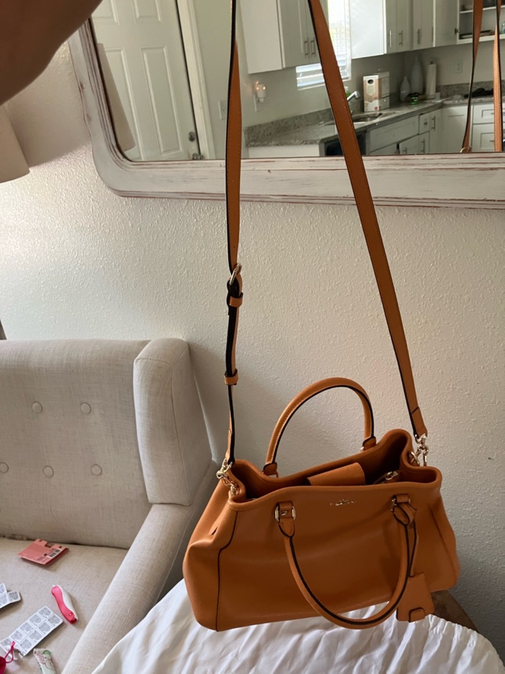 Coach Orange Leather Shoulder Bag with Gold Hardware Never used, in dust cover - Picture 7 of 7